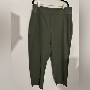 Kirkland Signature Green Ankle Cropped Pants